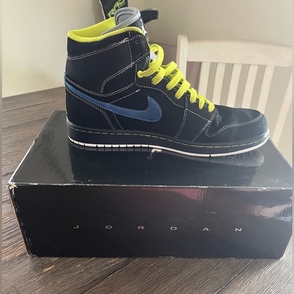 Air Jordan 1 Retro High ‘Black Cyber’ - Picture 2 of 7